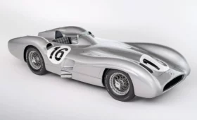 La Mercedes-Benz W196 de 1954 pilotée par Fangio pourrait rapporter 70 millions de dollars