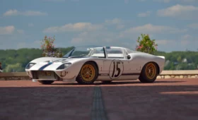 Prototype Ford GT40 Roadster 1965 qui a couru à Le Mans se dirige vers les enchères
