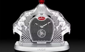 Bugatti, Jacob & Co et Lalique créent une montre de planche qui coûte plus cher qu'un URUS