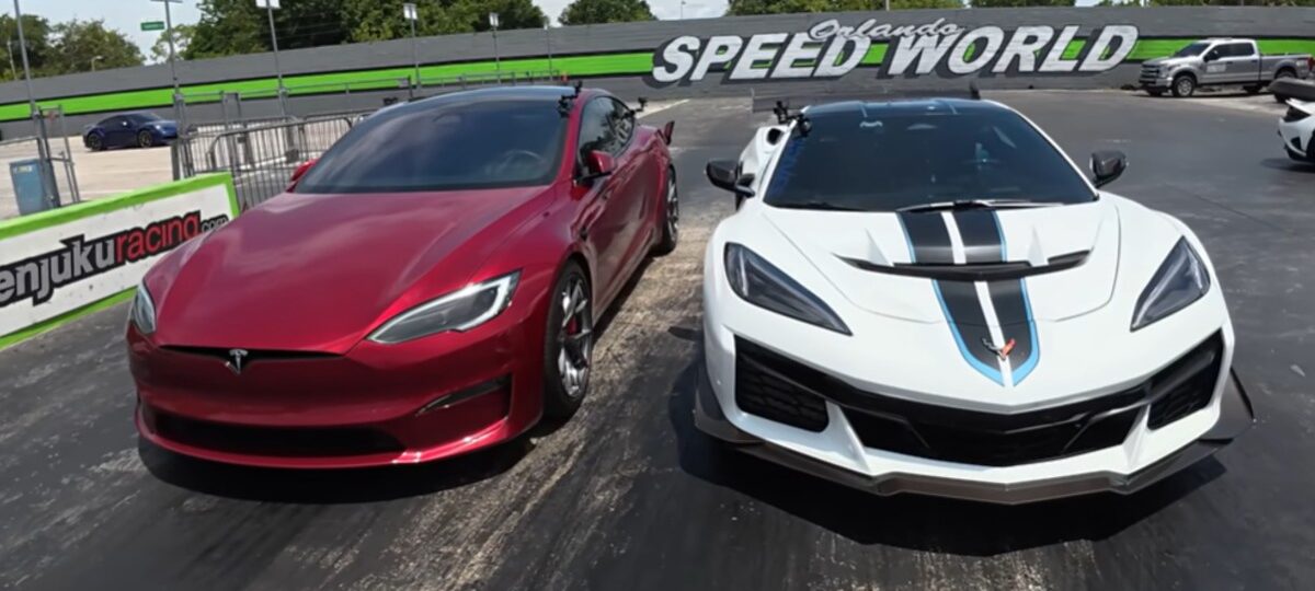 Duel explosif sur la bonne voie! Une Chevrolet Corvette ZR1 fait face à un plaid Tesla Model S