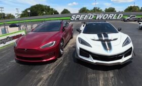 Duel explosif sur la bonne voie! Une Chevrolet Corvette ZR1 fait face à un plaid Tesla Model S