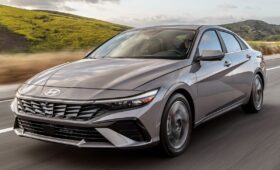 https://autoproyecto.com/2025/pruebas-de-autos/hyundai-elantra-limited-2025-un-hibrido-qure-roupe-esquemas.html