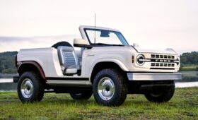 https://autoproyecto.com/2025/notias/ford-mede-homenaje-a-su-icocico-todotherane-con-el-bronco-roadster-concept.html